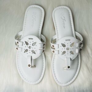 Forever Medallion White Sandals Size 7